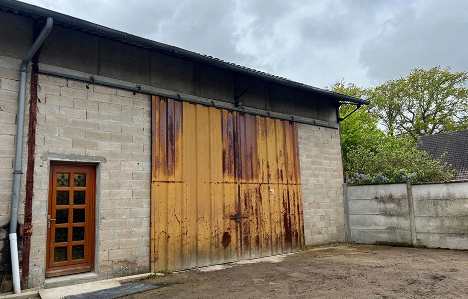 Hangar transformé en loft façade